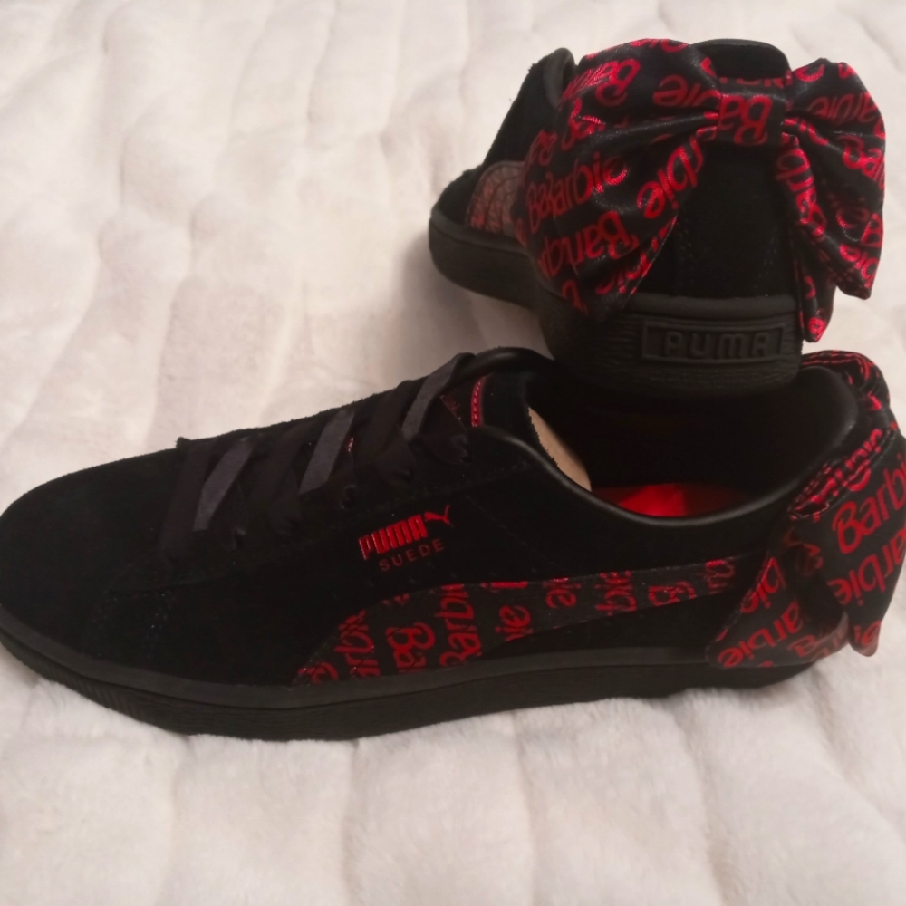 Tennis shoes